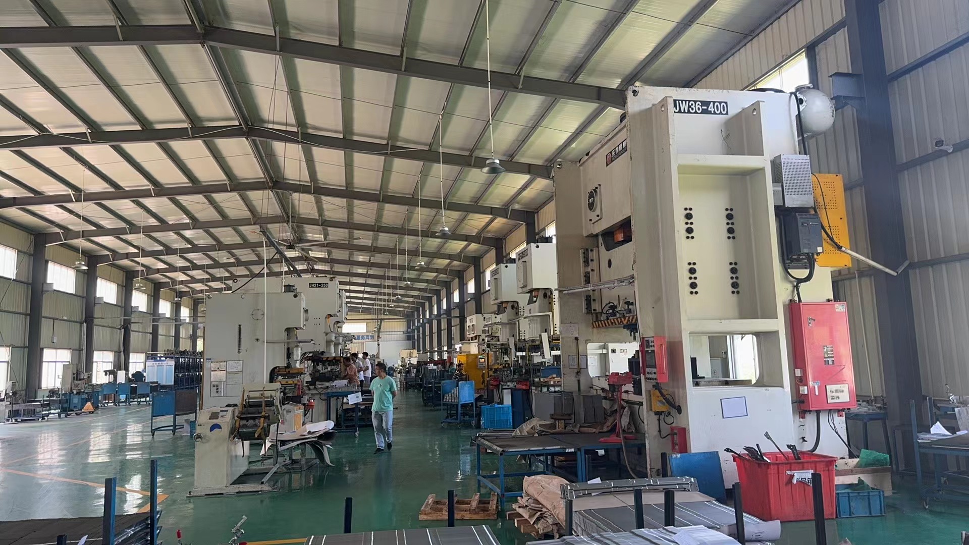 CNC multi-pass press-brake bending station — heavy-gauge sheet metal production