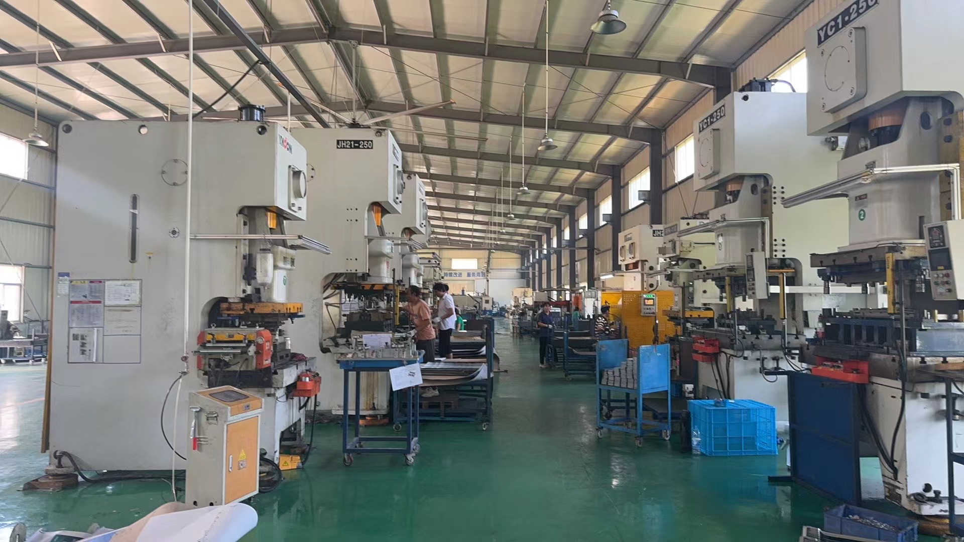 Automated stamping press shop with progressive tooling — high-tonnage production floor